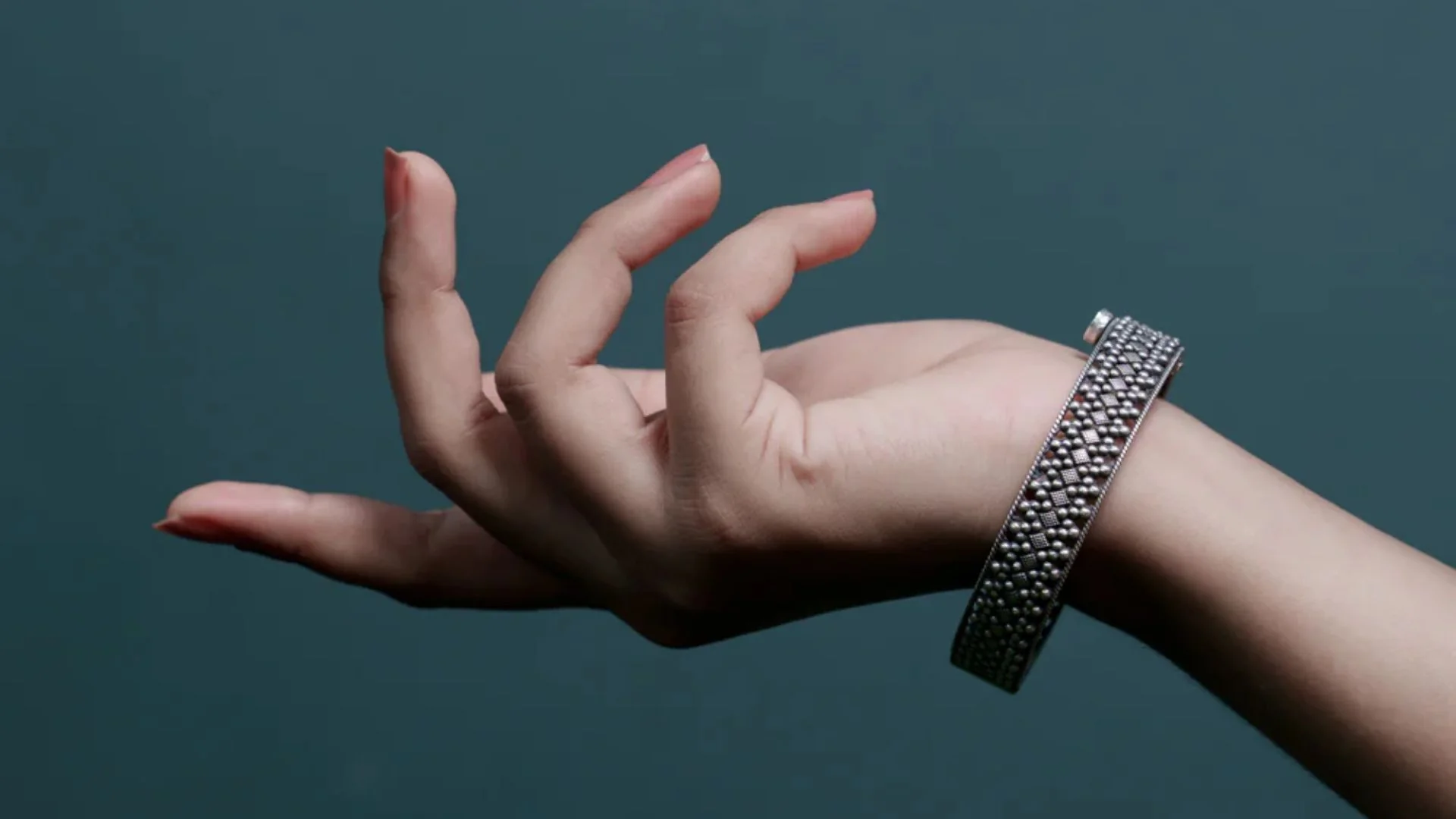 How to Style a Silver Kada for Women with Traditional and Modern Outfits