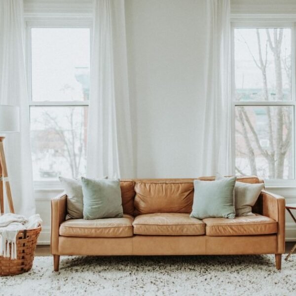 The Artistry and Appeal of Leather Sofas in Modern Interiors