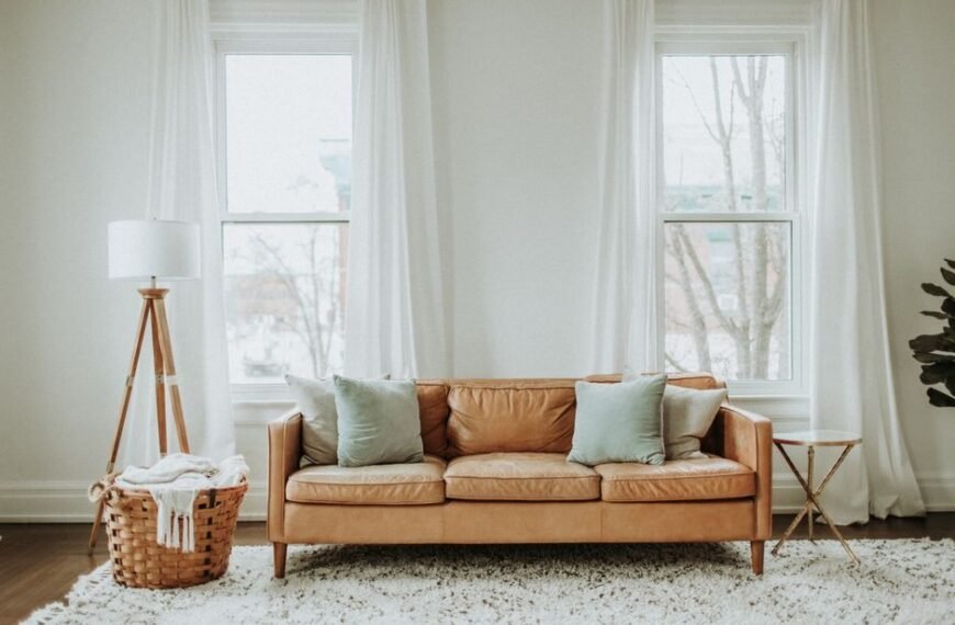 The Artistry and Appeal of Leather Sofas in Modern Interiors