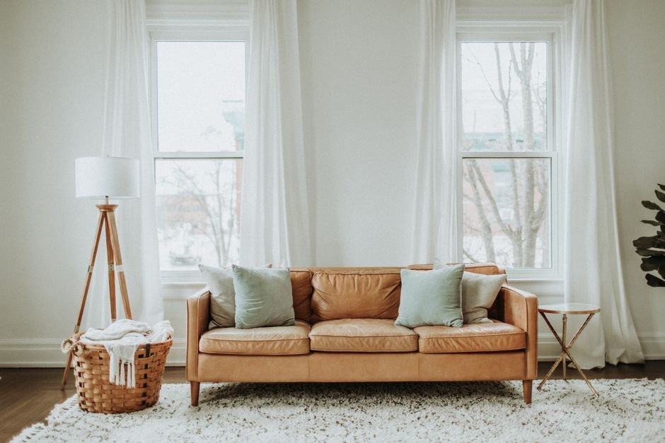 The Artistry and Appeal of Leather Sofas in Modern Interiors