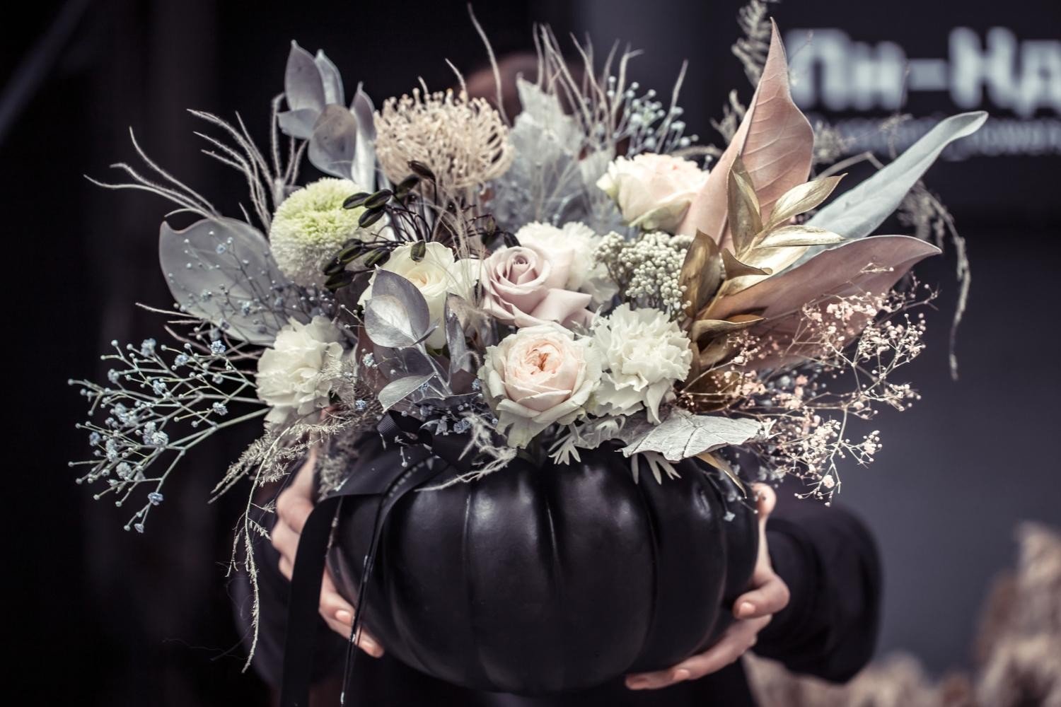 Luxury Flower Arrangements: Elegant Floral Designs for Special Occasions