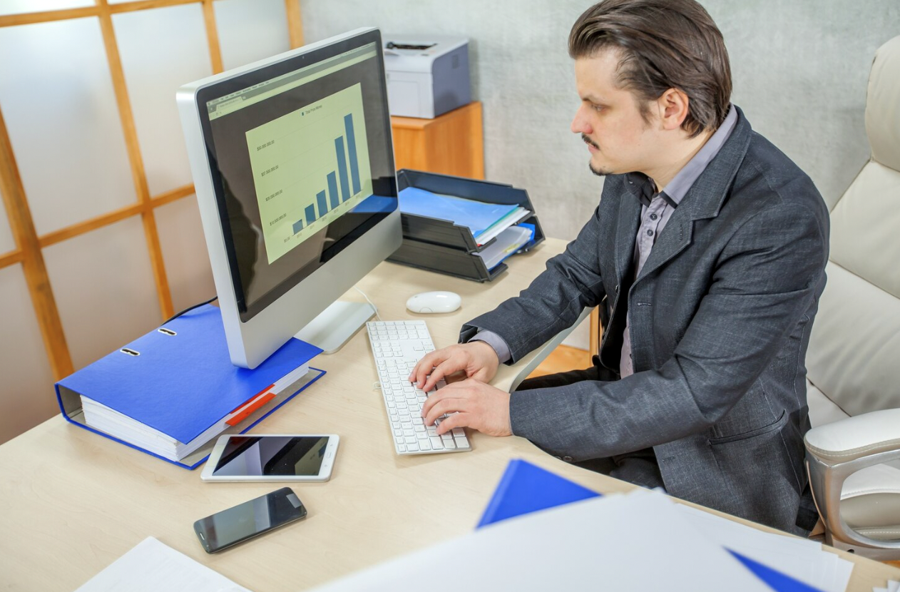 Job Management Software for Trades UK: A Guide for Growing Trade Businesses