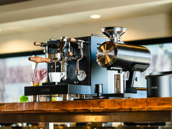 Upgrading Your Coffee Routine: Dual Boilers, Rotary Pumps, and Integrated Grinding